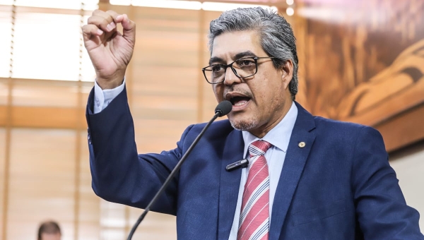 Edvaldo Magalhães comenta decisões do TCE que suspenderam parcela milionária de kits do Enem e pregão de R$ 85 milhões   